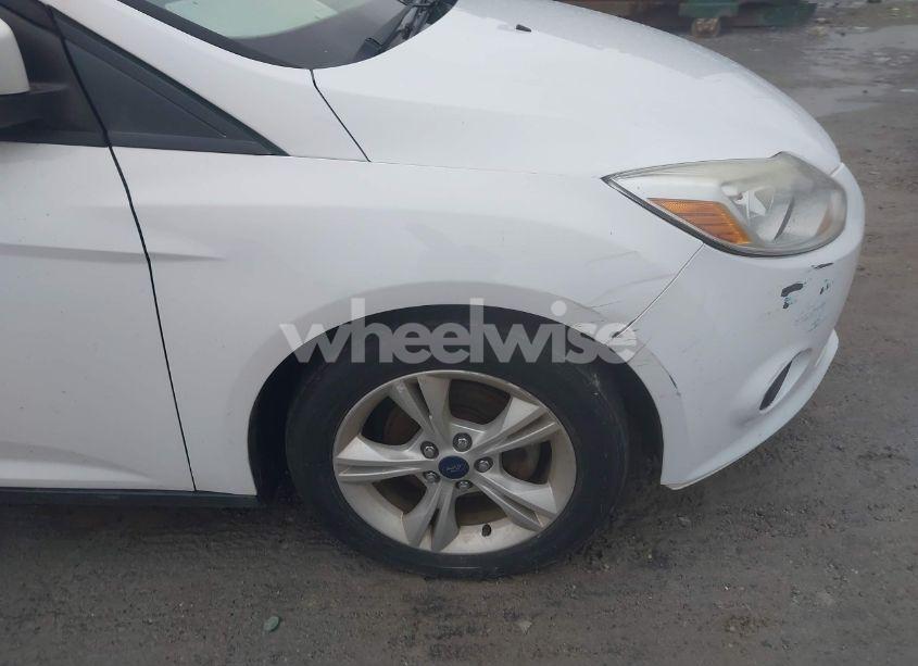 Photo 13 of 2014 Ford Focus SE (VIN 1FADP3K29EL439495)