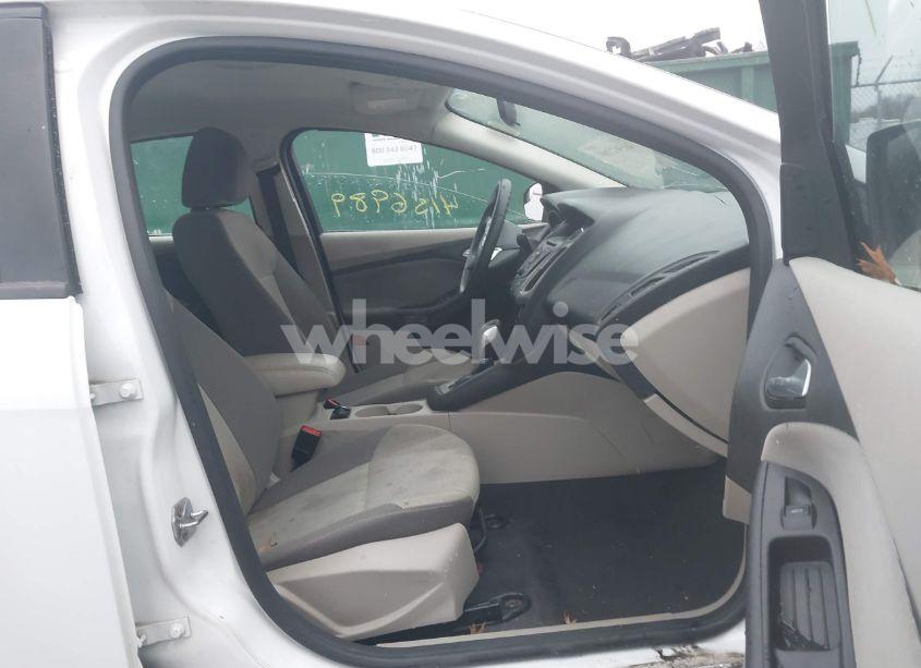 Photo 5 of 2014 Ford Focus SE (VIN 1FADP3K29EL439495)