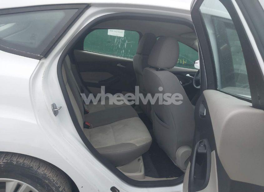 Photo 8 of 2014 Ford Focus SE (VIN 1FADP3K29EL439495)