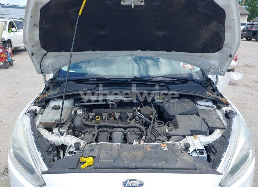 Photo 10 of 2015 Ford Focus SE (VIN 1FADP3K29FL212938)