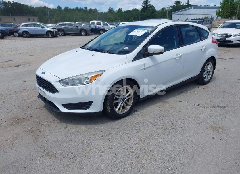 Photo 2 of 2015 Ford Focus SE (VIN 1FADP3K29FL212938)