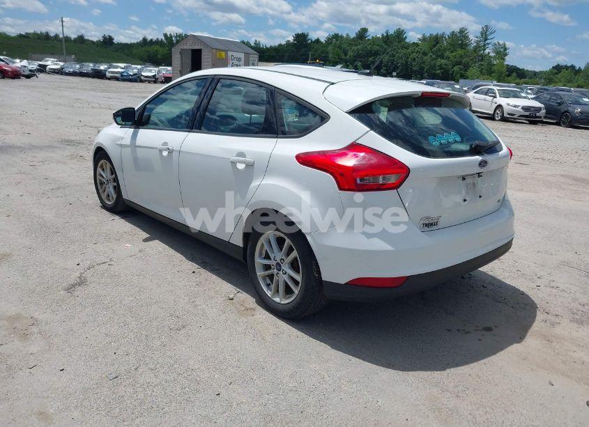 Photo 3 of 2015 Ford Focus SE (VIN 1FADP3K29FL212938)