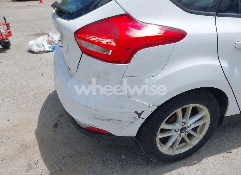 Photo 6 of 2015 Ford Focus SE (VIN 1FADP3K29FL212938)