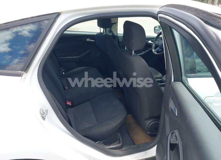 Photo 8 of 2015 Ford Focus SE (VIN 1FADP3K29FL212938)