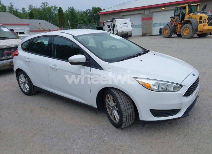2015 Ford Focus SE (VIN 1FADP3K29FL213152) main photo