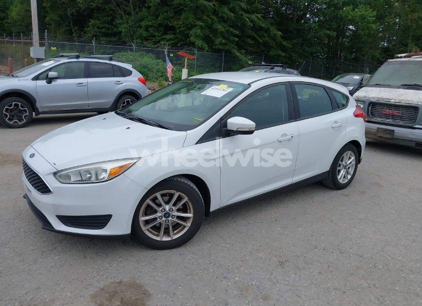 Photo 2 of 2015 Ford Focus SE (VIN 1FADP3K29FL213152)