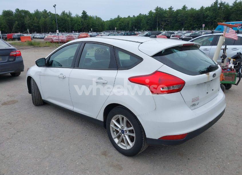 Photo 3 of 2015 Ford Focus SE (VIN 1FADP3K29FL213152)