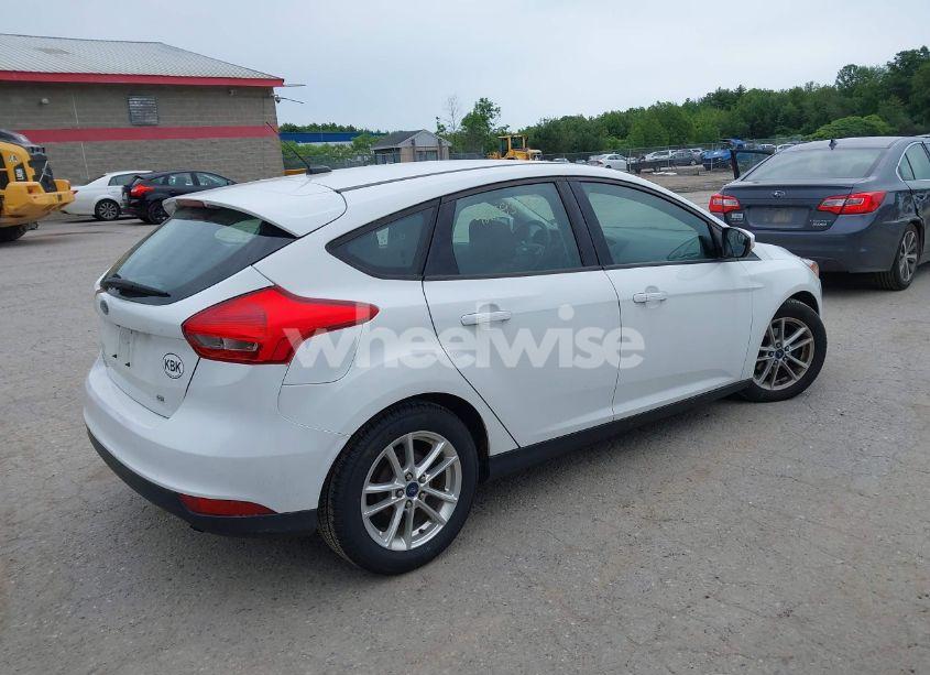 Photo 4 of 2015 Ford Focus SE (VIN 1FADP3K29FL213152)