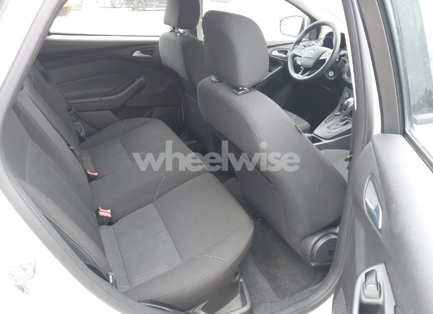 Photo 8 of 2015 Ford Focus SE (VIN 1FADP3K29FL213152)