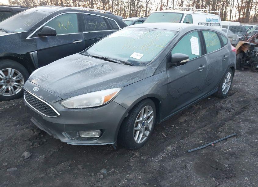 Photo 2 of 2015 Ford Focus SE (VIN 1FADP3K29FL213930)