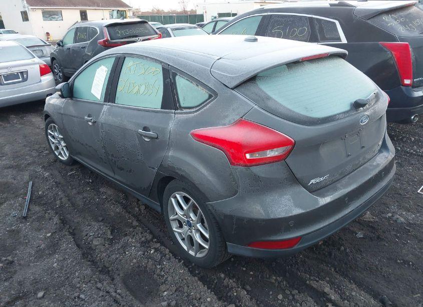 Photo 3 of 2015 Ford Focus SE (VIN 1FADP3K29FL213930)