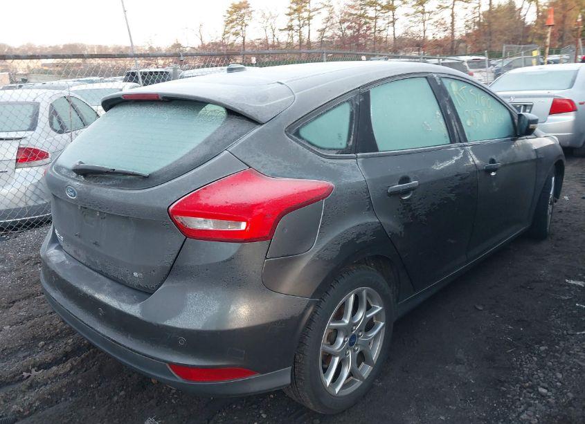 Photo 4 of 2015 Ford Focus SE (VIN 1FADP3K29FL213930)