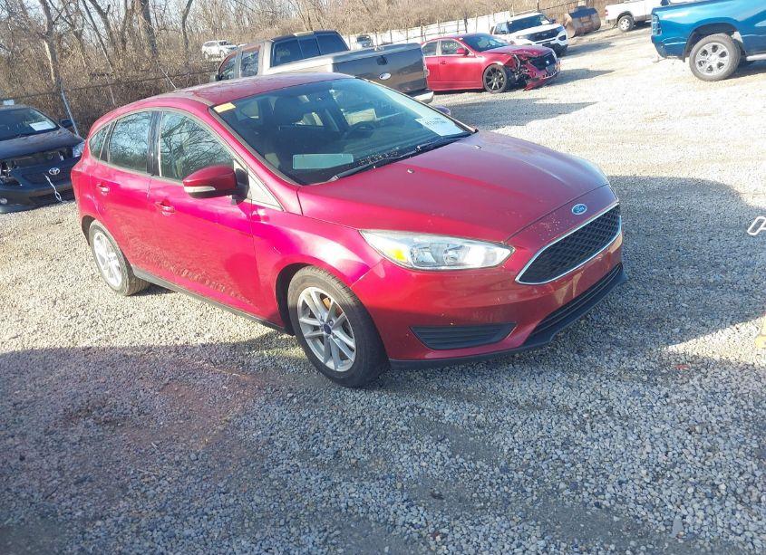 2015 Ford Focus SE (VIN 1FADP3K29FL229612) main photo
