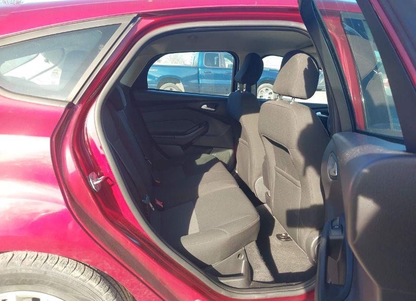 Photo 8 of 2015 Ford Focus SE (VIN 1FADP3K29FL229612)