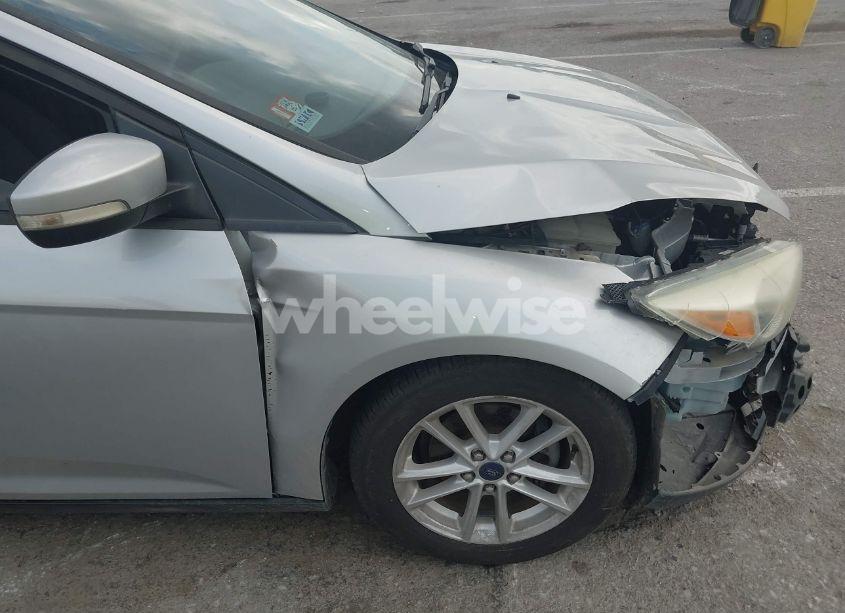 Photo 12 of 2015 Ford Focus SE (VIN 1FADP3K29FL249455)