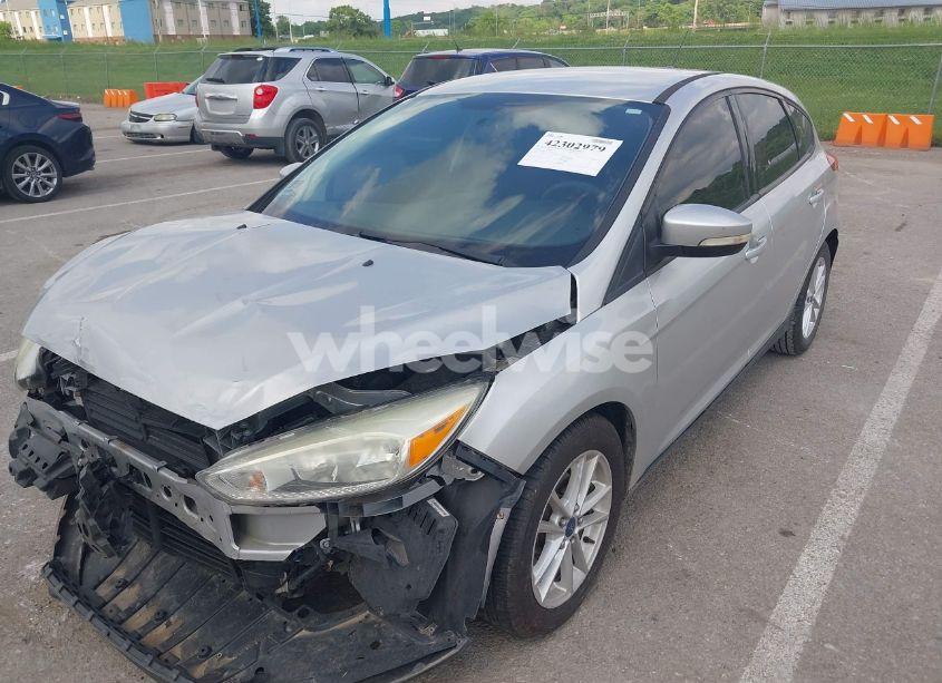 Photo 2 of 2015 Ford Focus SE (VIN 1FADP3K29FL249455)
