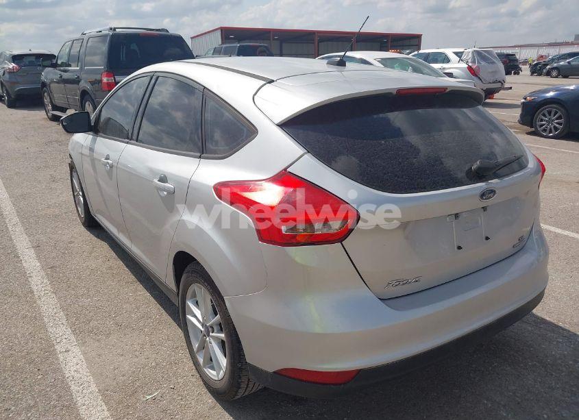 Photo 3 of 2015 Ford Focus SE (VIN 1FADP3K29FL249455)