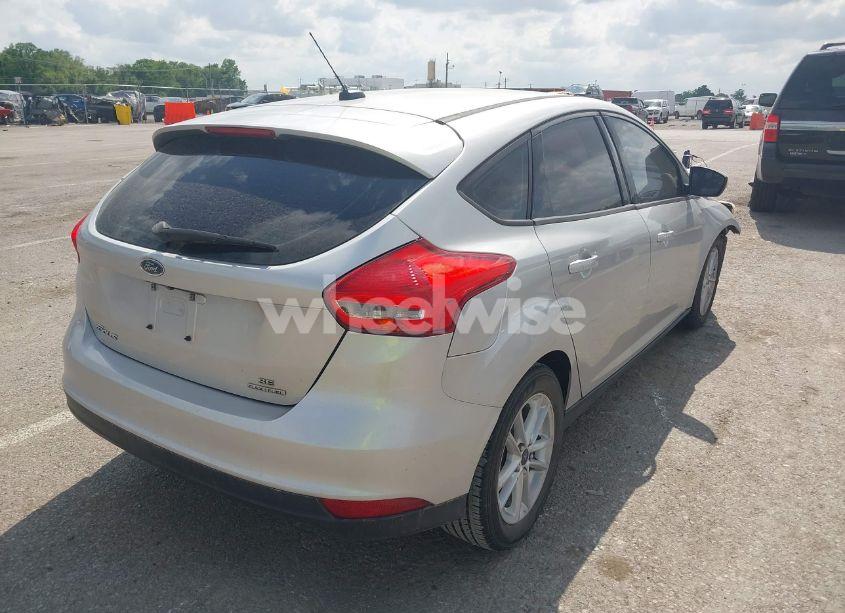 Photo 4 of 2015 Ford Focus SE (VIN 1FADP3K29FL249455)