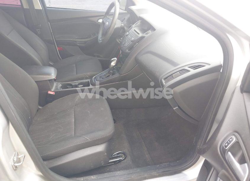 Photo 5 of 2015 Ford Focus SE (VIN 1FADP3K29FL249455)