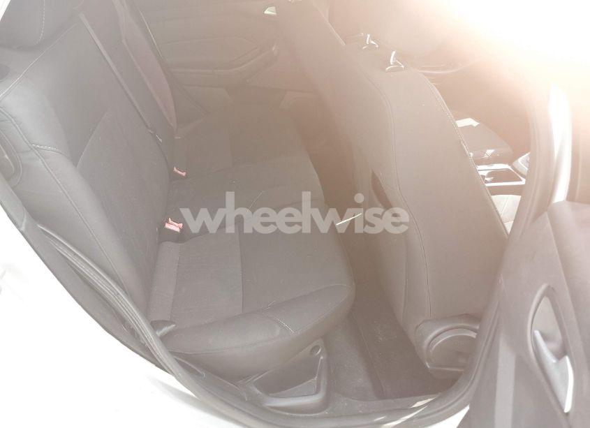 Photo 8 of 2015 Ford Focus SE (VIN 1FADP3K29FL249455)