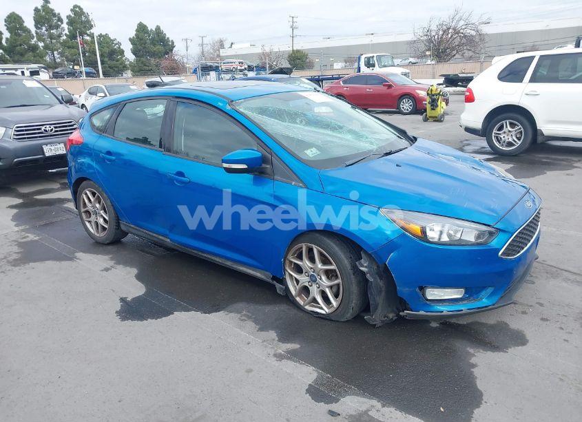 2015 Ford Focus SE (VIN 1FADP3K29FL250749) main photo