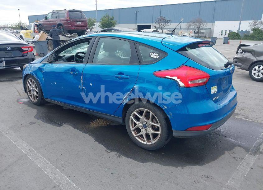 Photo 3 of 2015 Ford Focus SE (VIN 1FADP3K29FL250749)