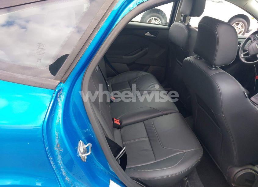 Photo 8 of 2015 Ford Focus SE (VIN 1FADP3K29FL250749)