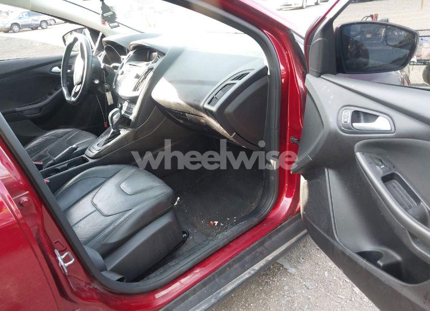 Photo 5 of 2015 Ford Focus SE (VIN 1FADP3K29FL274226)