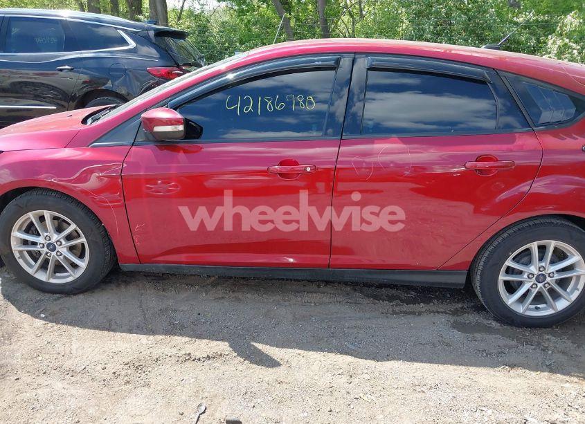 Photo 15 of 2015 Ford Focus SE (VIN 1FADP3K29FL277420)