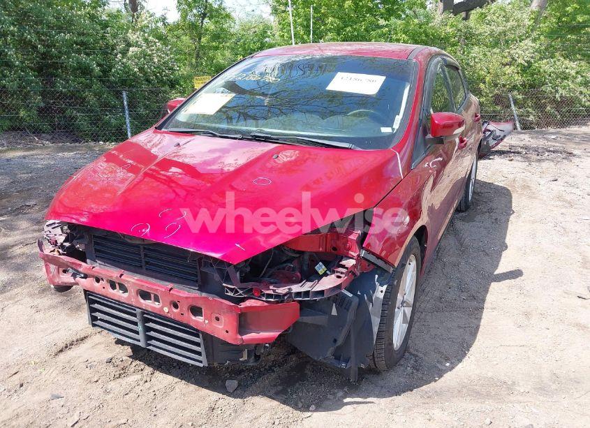 Photo 2 of 2015 Ford Focus SE (VIN 1FADP3K29FL277420)