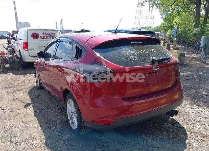 Photo 3 of 2015 Ford Focus SE (VIN 1FADP3K29FL277420)