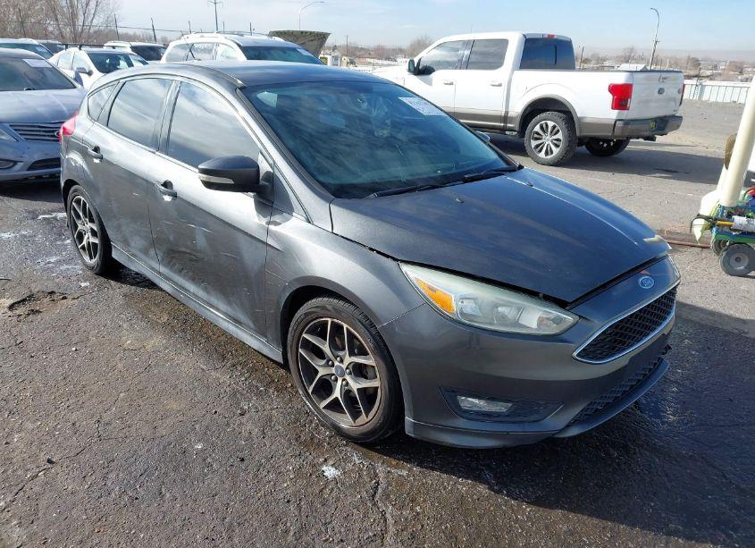 2015 Ford Focus SE (VIN 1FADP3K29FL287543) main photo