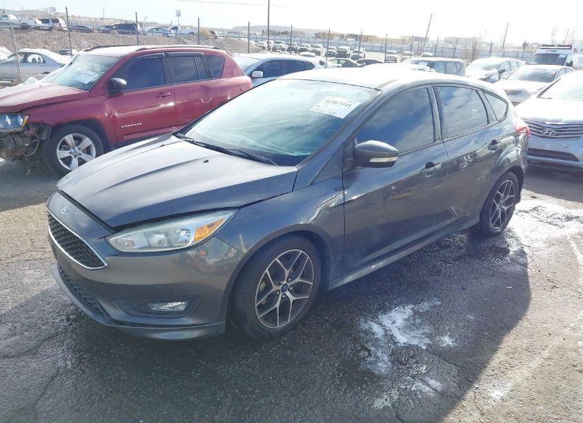 Photo 2 of 2015 Ford Focus SE (VIN 1FADP3K29FL287543)
