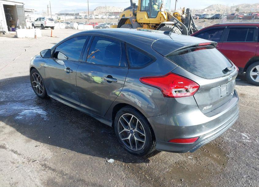 Photo 3 of 2015 Ford Focus SE (VIN 1FADP3K29FL287543)