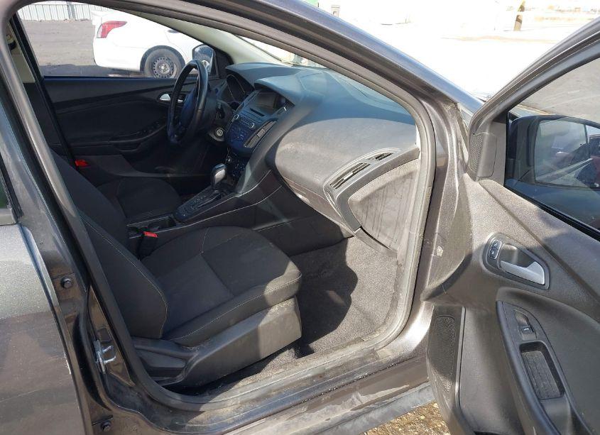 Photo 5 of 2015 Ford Focus SE (VIN 1FADP3K29FL287543)