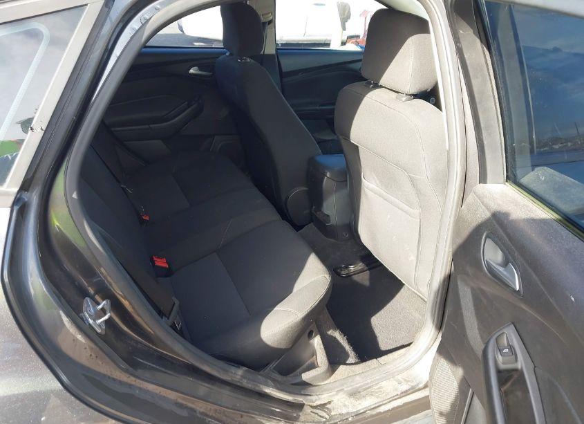 Photo 8 of 2015 Ford Focus SE (VIN 1FADP3K29FL287543)