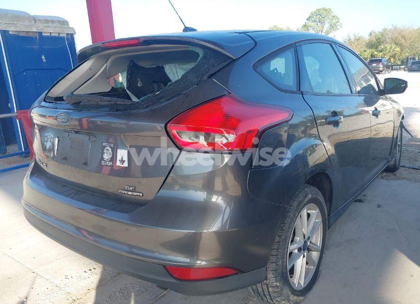 Photo 4 of 2015 Ford Focus SE (VIN 1FADP3K29FL302042)