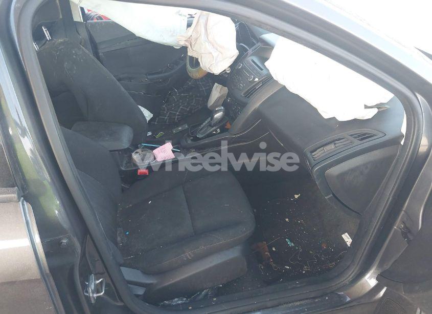 Photo 5 of 2015 Ford Focus SE (VIN 1FADP3K29FL302042)