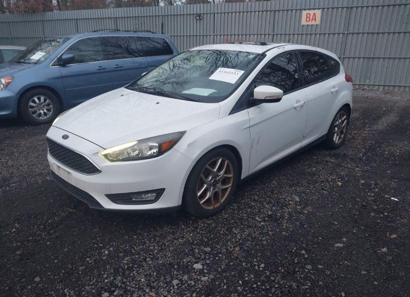Photo 2 of 2015 Ford Focus SE (VIN 1FADP3K29FL308486)