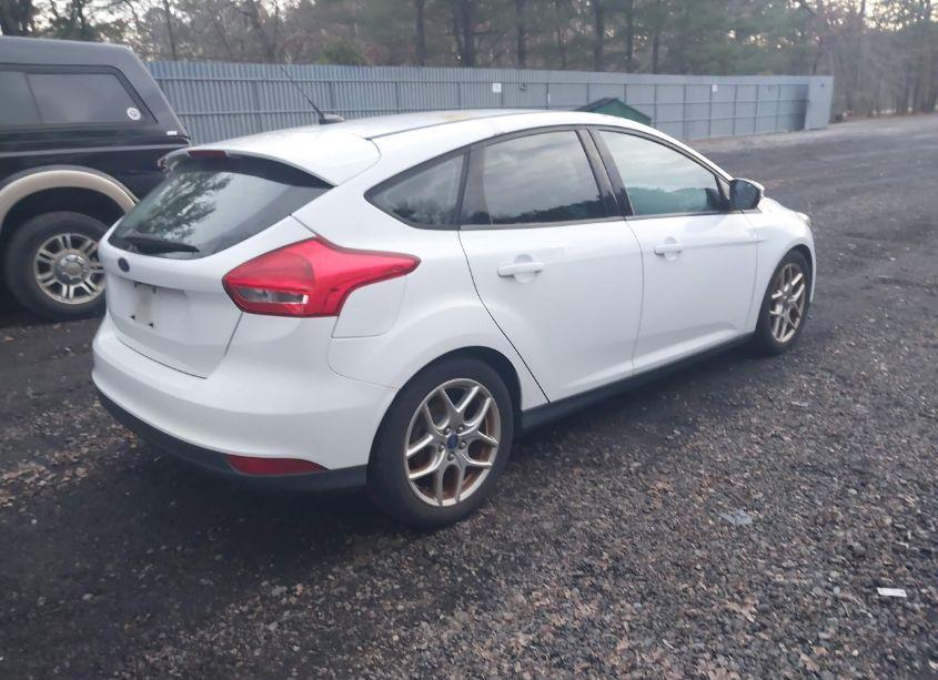 Photo 4 of 2015 Ford Focus SE (VIN 1FADP3K29FL308486)