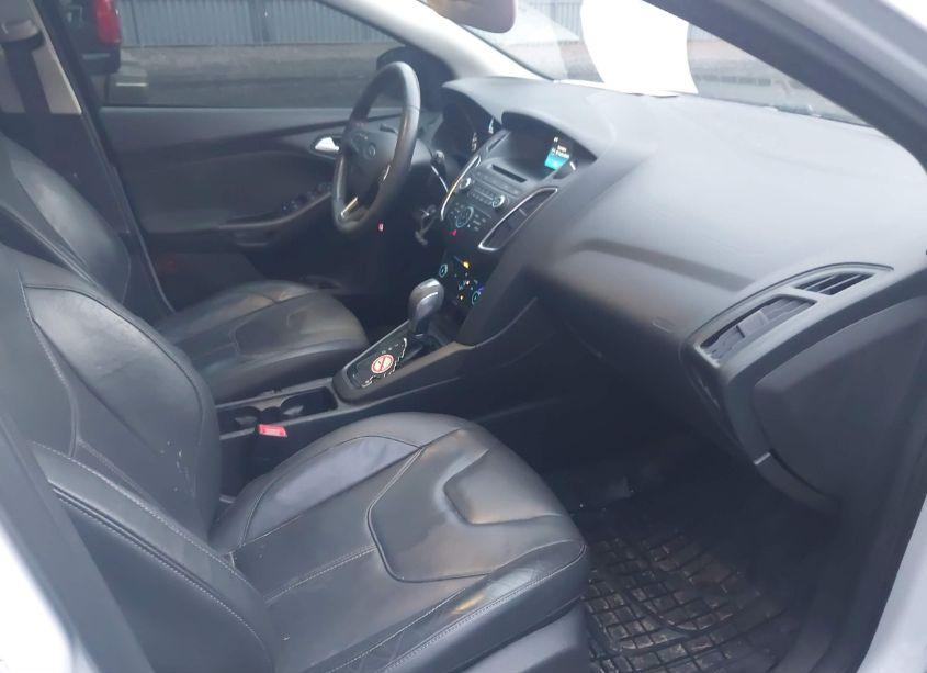 Photo 5 of 2015 Ford Focus SE (VIN 1FADP3K29FL308486)