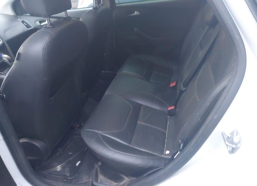 Photo 8 of 2015 Ford Focus SE (VIN 1FADP3K29FL308486)