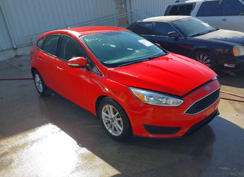 2015 Ford Focus SE (VIN 1FADP3K29FL315387) main photo