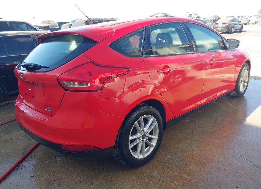 Photo 4 of 2015 Ford Focus SE (VIN 1FADP3K29FL315387)