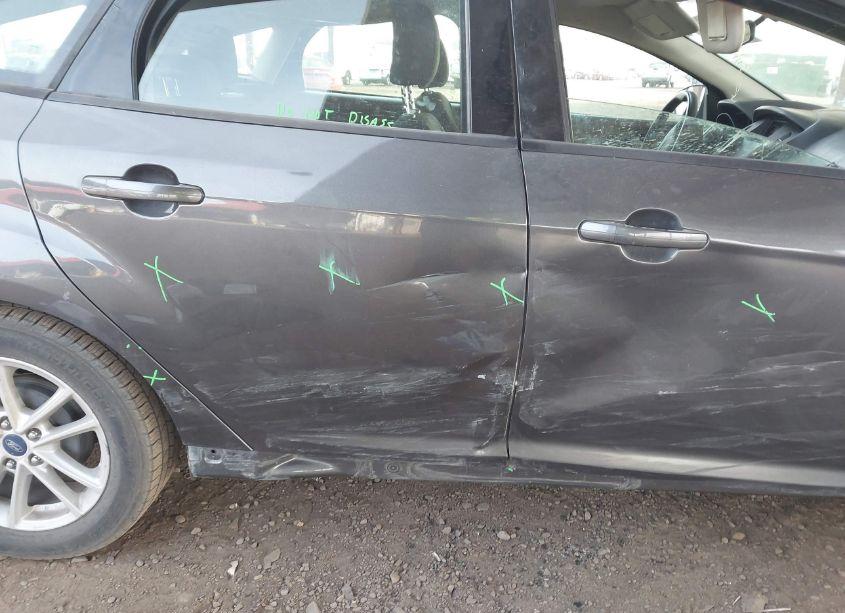 Photo 12 of 2015 Ford Focus SE (VIN 1FADP3K29FL326390)