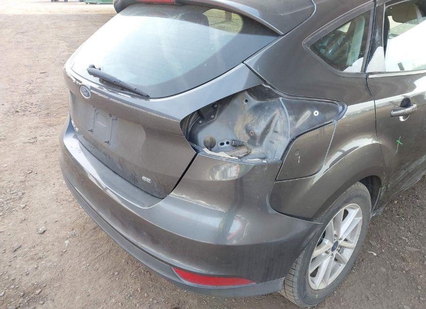 Photo 13 of 2015 Ford Focus SE (VIN 1FADP3K29FL326390)