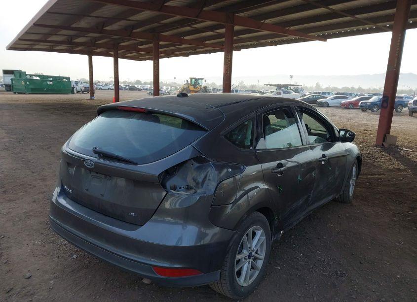 Photo 4 of 2015 Ford Focus SE (VIN 1FADP3K29FL326390)