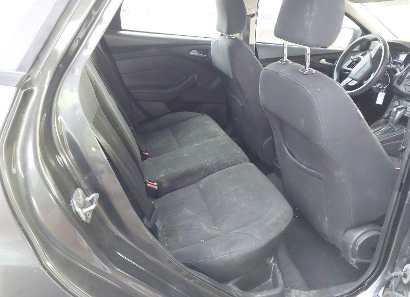 Photo 8 of 2015 Ford Focus SE (VIN 1FADP3K29FL326390)