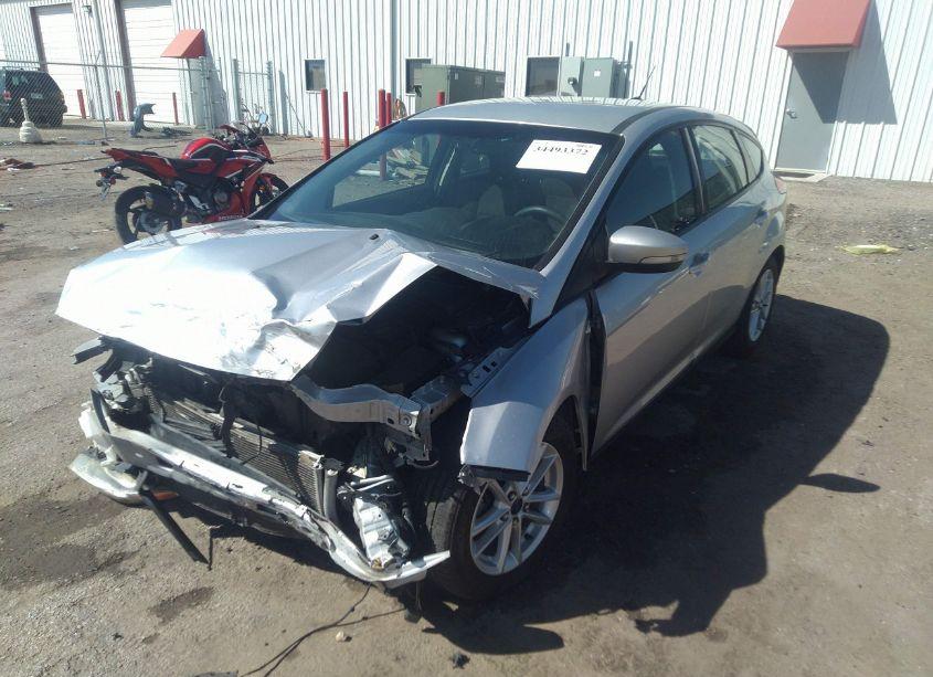 Photo 2 of 2015 Ford Focus SE (VIN 1FADP3K29FL329211)
