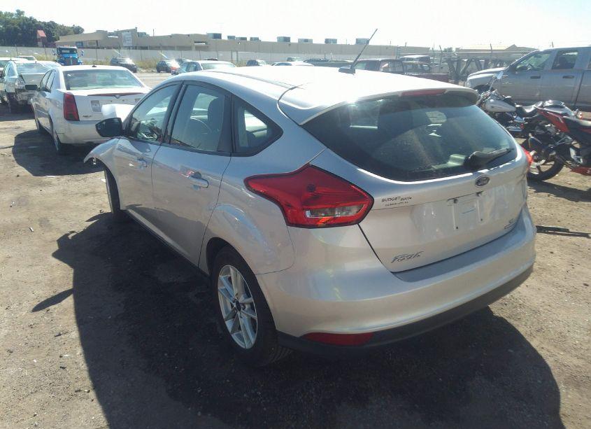 Photo 3 of 2015 Ford Focus SE (VIN 1FADP3K29FL329211)